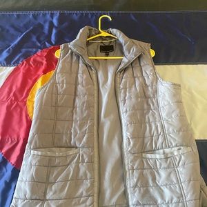 Large woman’s banana republic puffy down vest size large